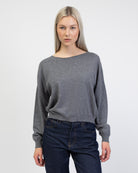 Pullover mit weitem U-Boot-Ausschnitt von vorne