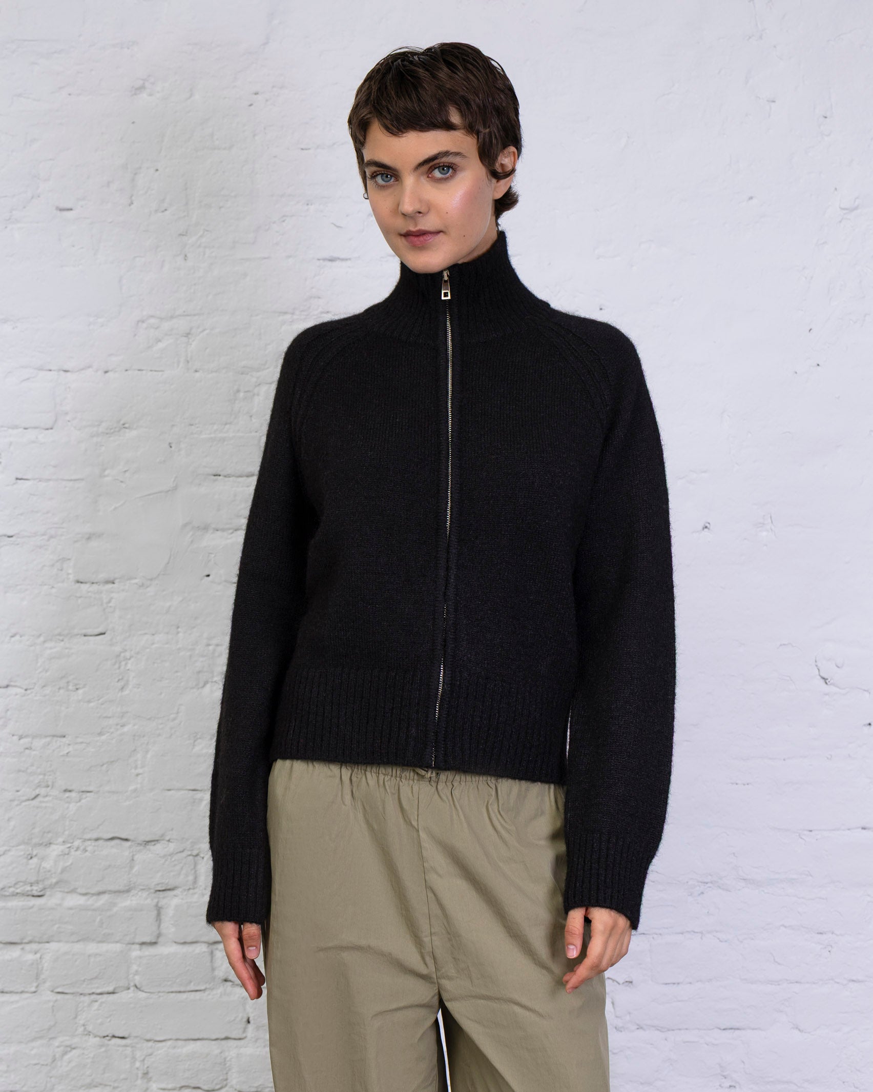 Strukturierte Strickjacke mit Stehkragen