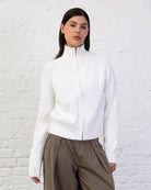 Strukturierte Strickjacke mit Stehkragen