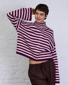 Gestreifte Strickjacke mit weiten Ärmeln