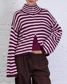 Gestreifte Strickjacke mit weiten Ärmeln