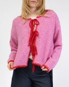 Strickjacke mit Bindebändern