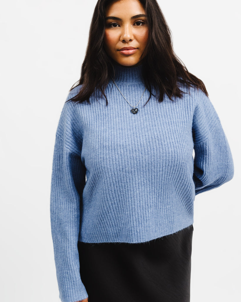 Gerippter Pullover mit Stehkragen - Broke + Schön