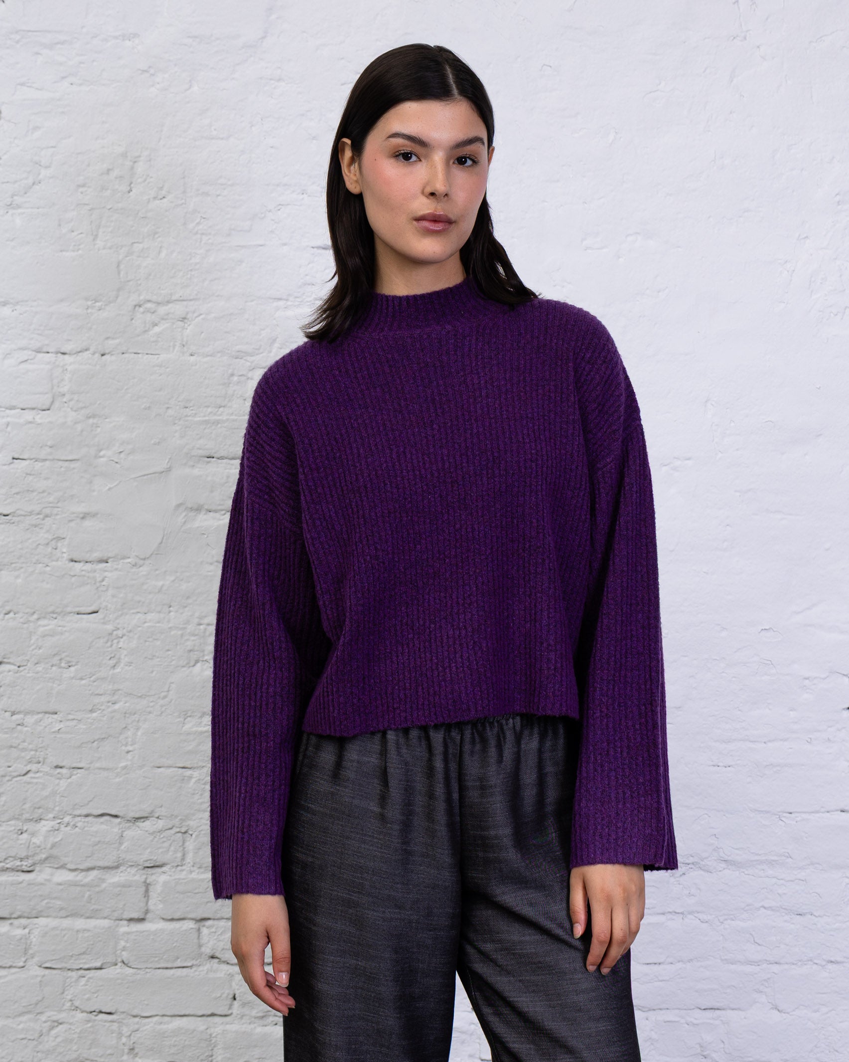 Gerippter Pullover mit Stehkragen