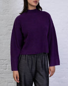 Gerippter Pullover mit Stehkragen
