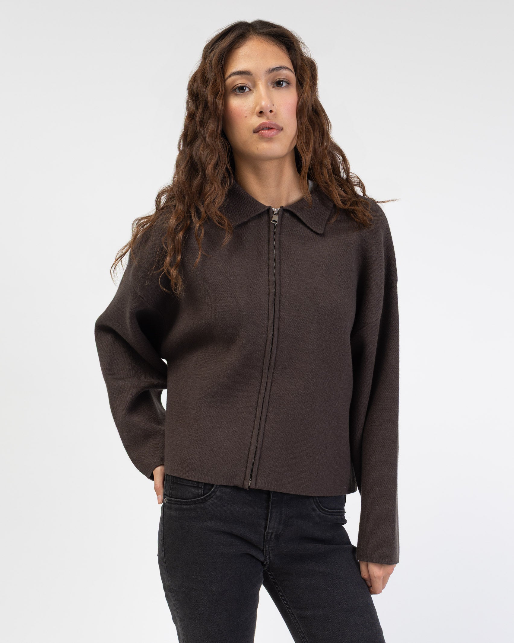 Kastige Strickjacke mit Reißverschluss