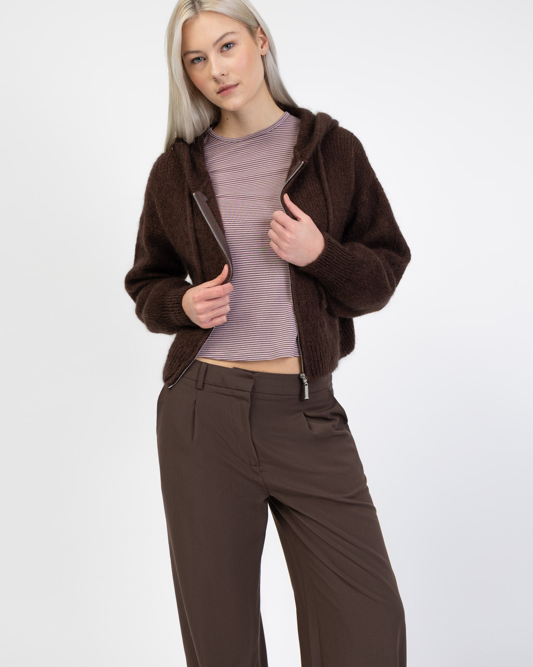 Strickjacke mit Reißverschluss und Kapuze