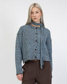 Gestreifte Strickjacke mit Schal