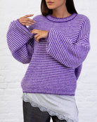 Pullover mit schmalen Streifen