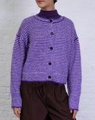 Strickjacke mit dünnen Streifen