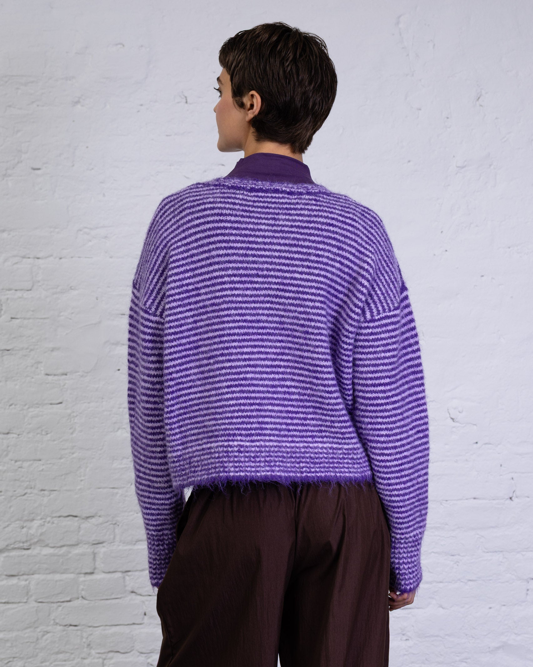 Strickjacke mit dünnen Streifen