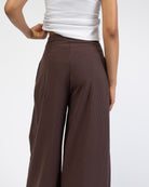 Hose mit doppelten Bundfalten