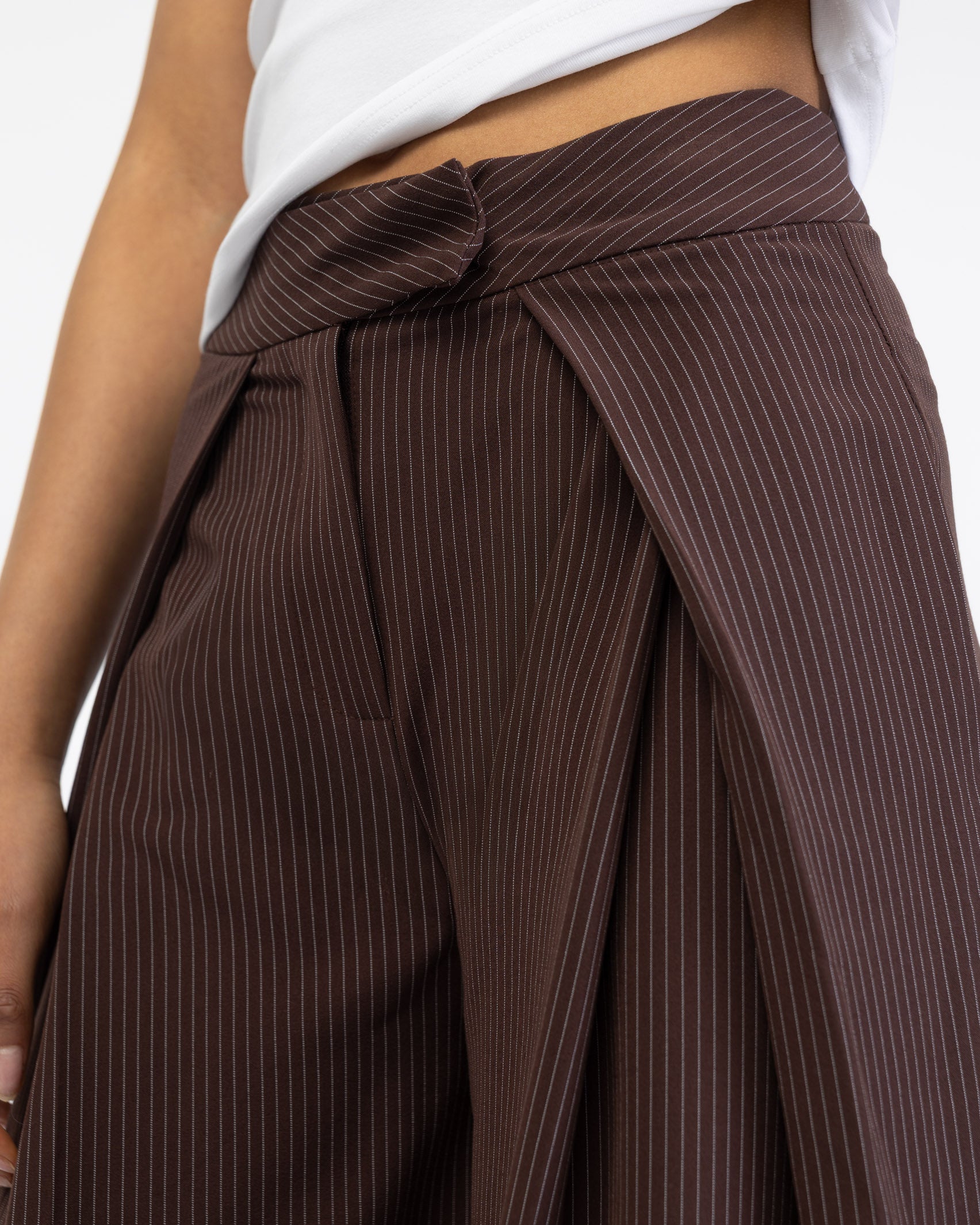 Hose mit doppelten Bundfalten