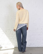 Pullover mit gelb weißen Streifen