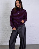 Weiche gestreifte Strickjacke
