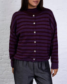 Weiche gestreifte Strickjacke