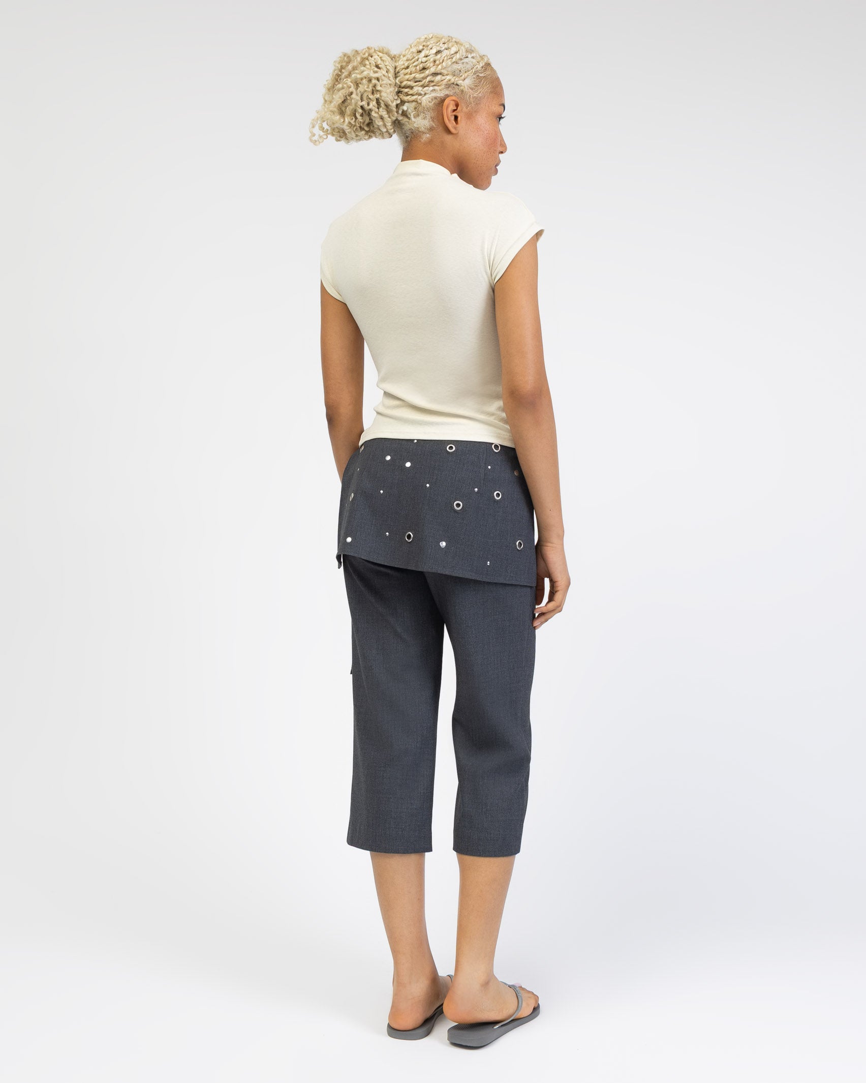 Asymmetrisches Shirt mit hohem Kragen