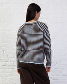 Flauschiger Pullover mit Streifen