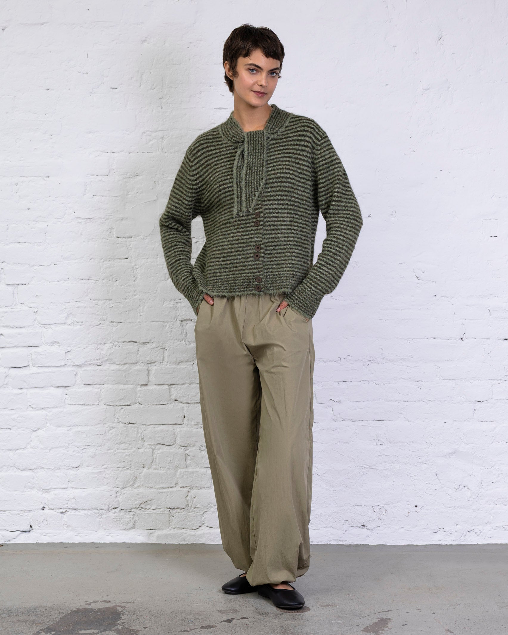 Gestreifte Strickjacke mit Schleifen-Kragen