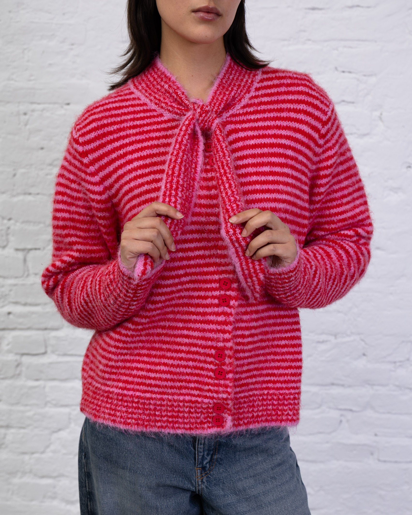 Gestreifte Strickjacke mit Schleifen-Kragen