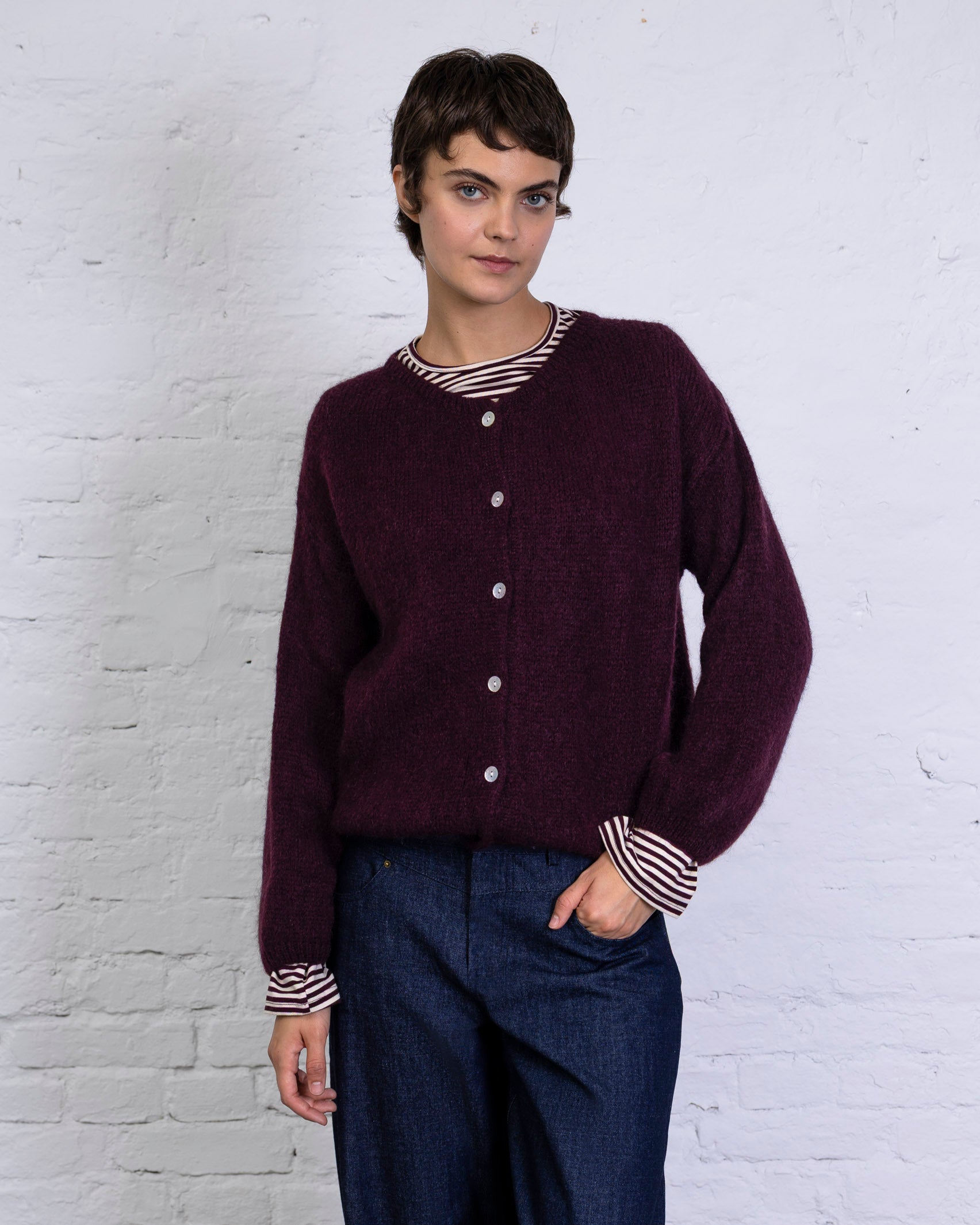 Weiche einfarbige Strickjacke