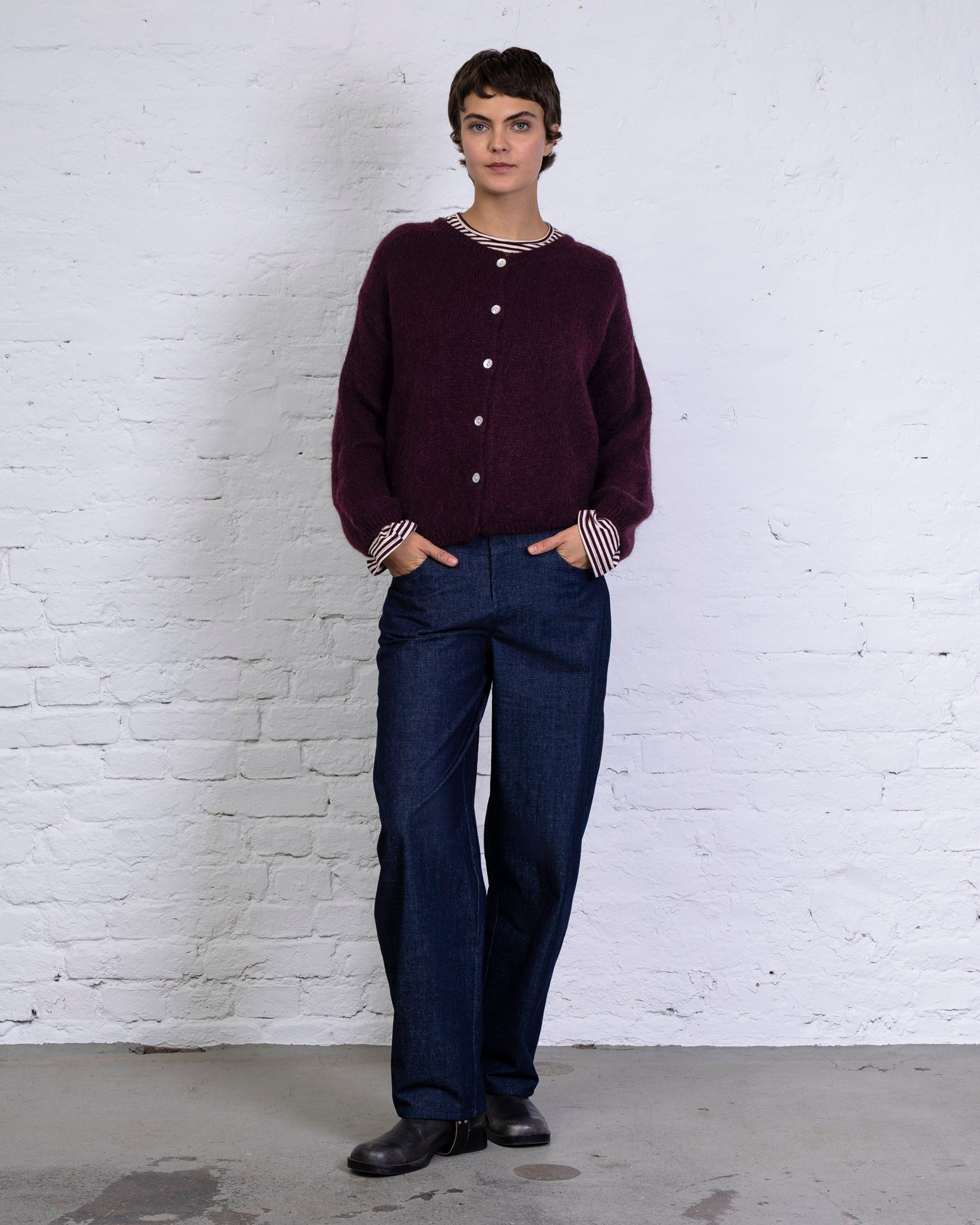 Weiche einfarbige Strickjacke