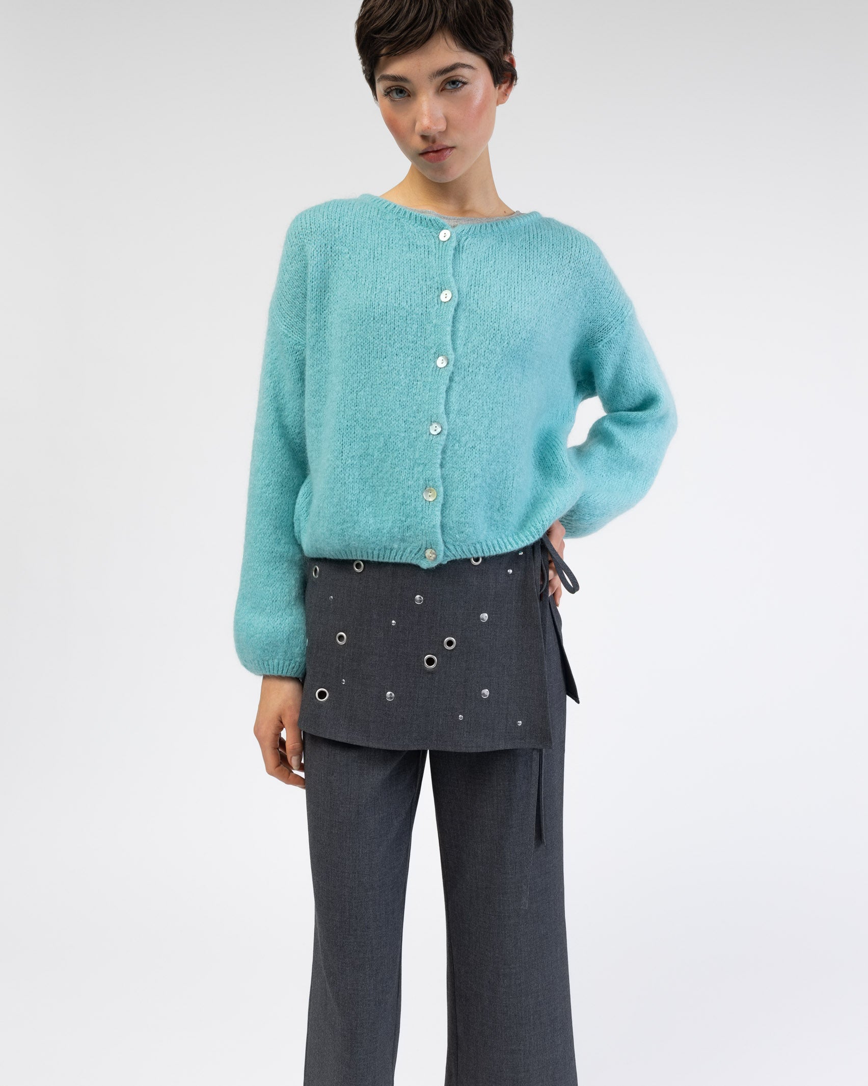 Weiche einfarbige Strickjacke