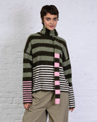 Pullover mit buntem Streifenmix