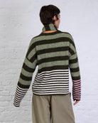 Pullover mit buntem Streifenmix