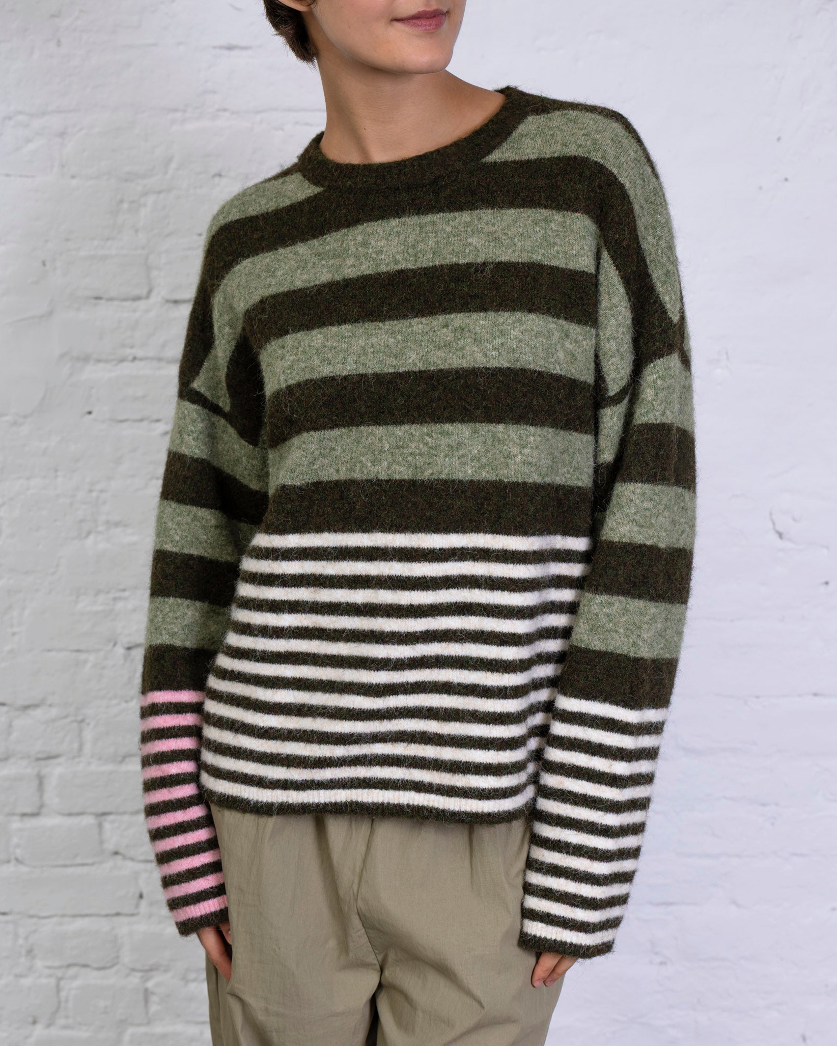 Pullover mit buntem Streifenmix