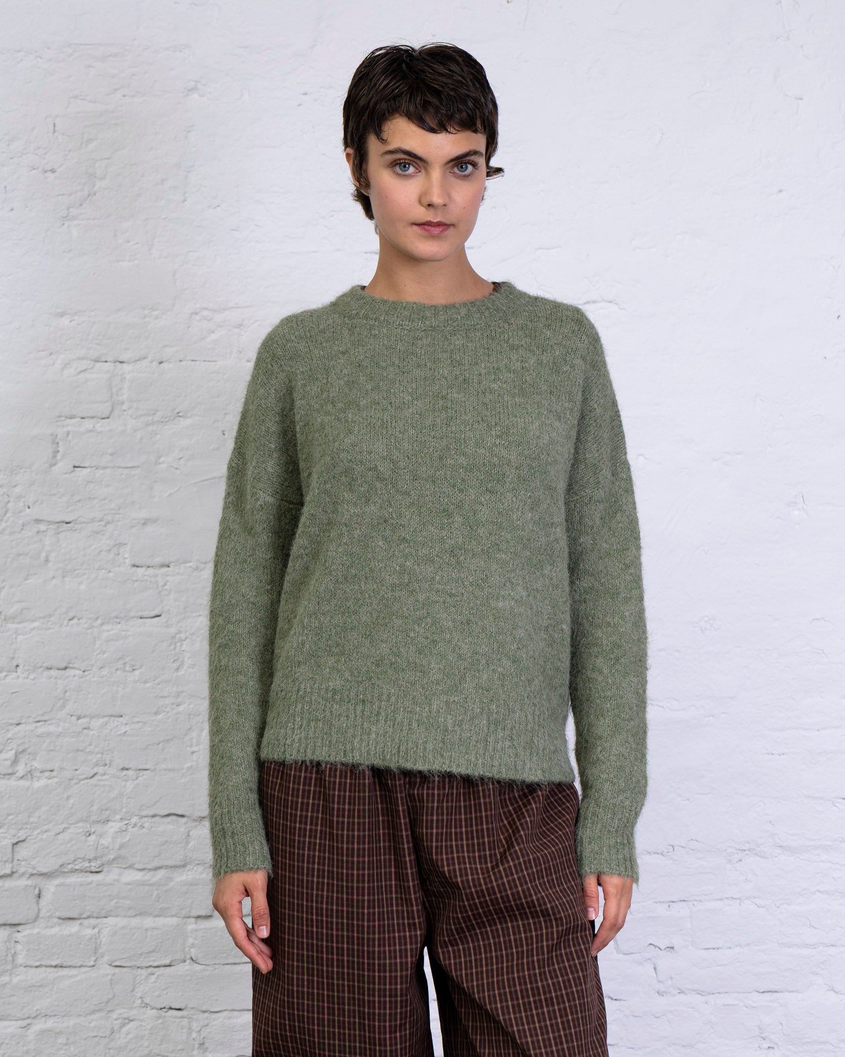 Weicher einfarbiger Pullover