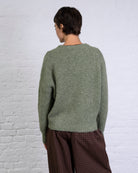 Weicher einfarbiger Pullover