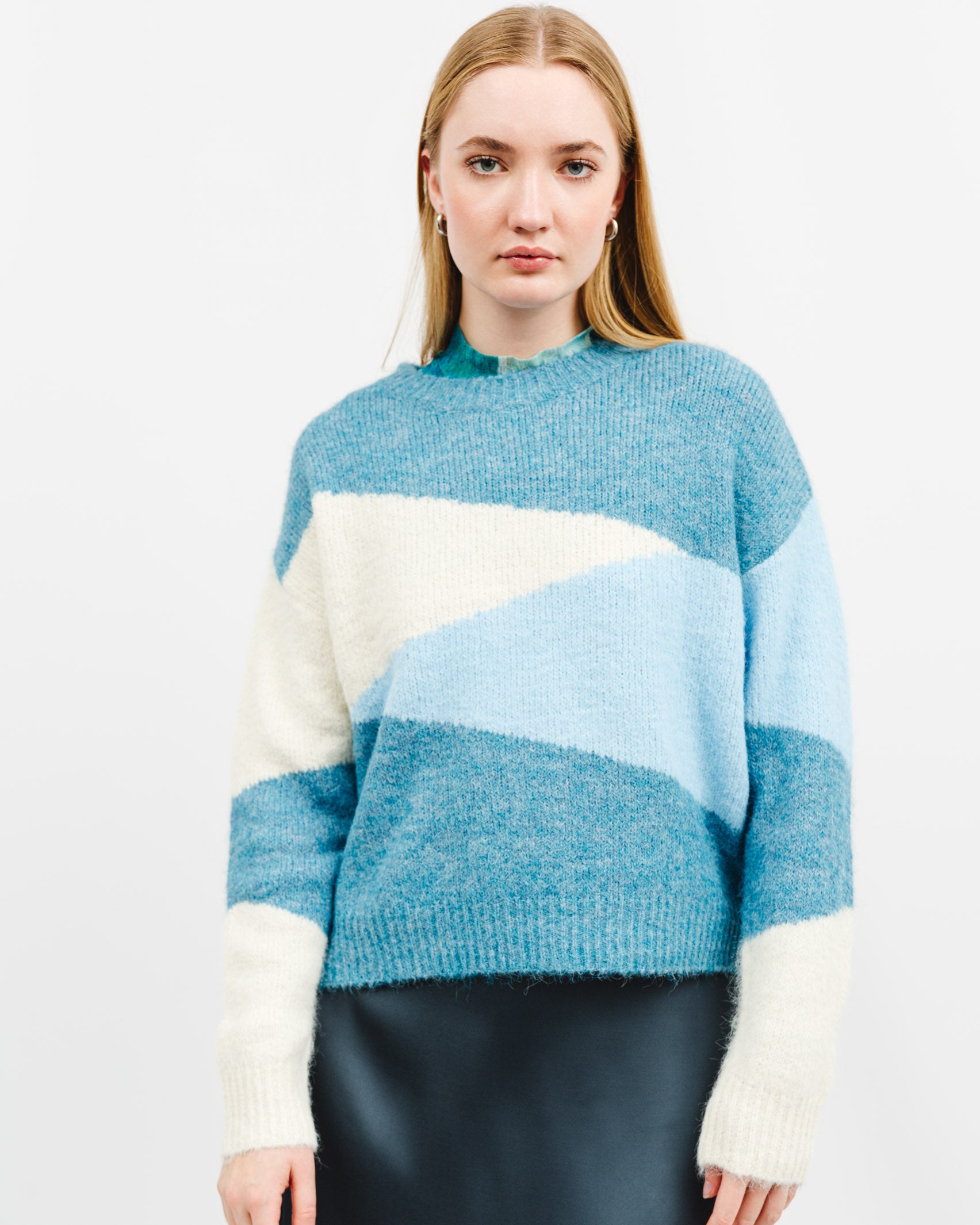 Pullover mit blauem Dreiecksmuster - Broke + Schön