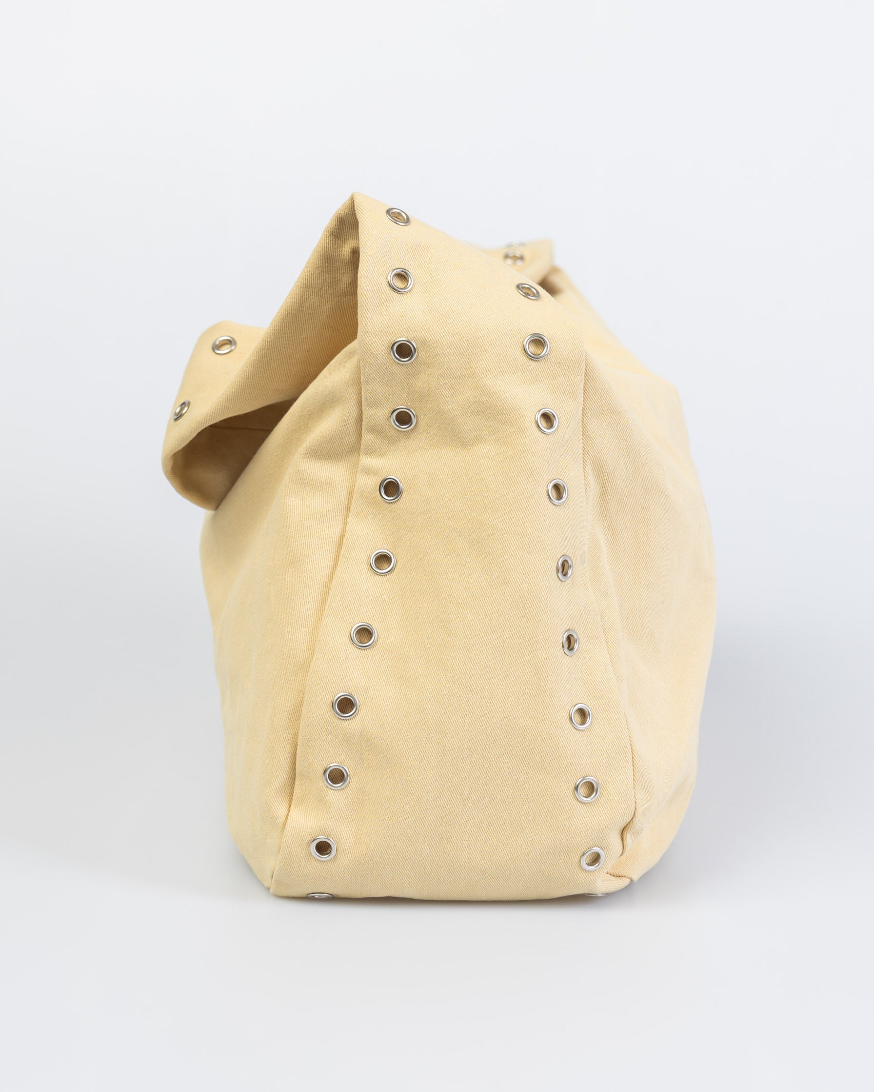 Tasche mit Ösendetails