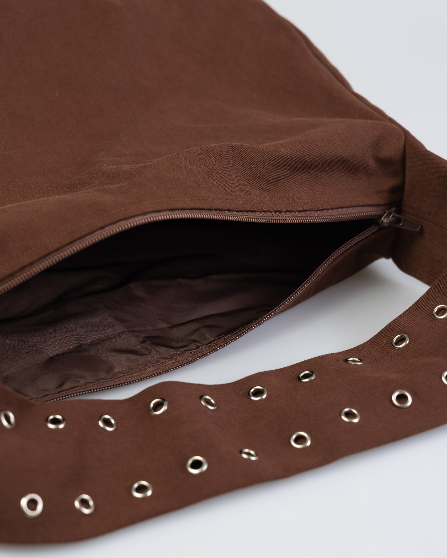 Tasche mit Ösendetails