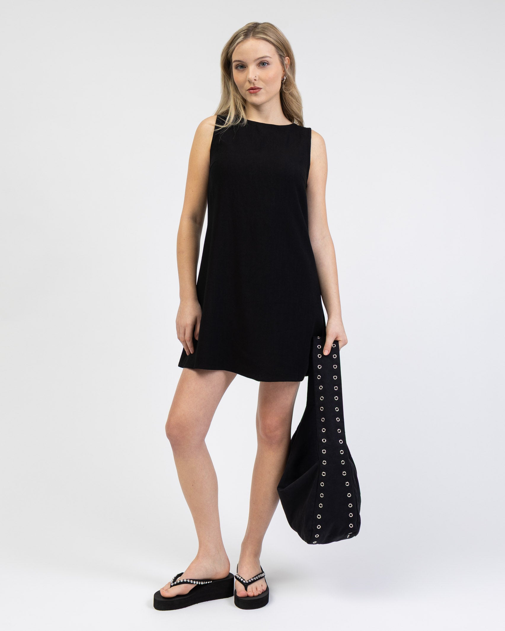 Rückenfreies Minikleid aus Leinen-Mix