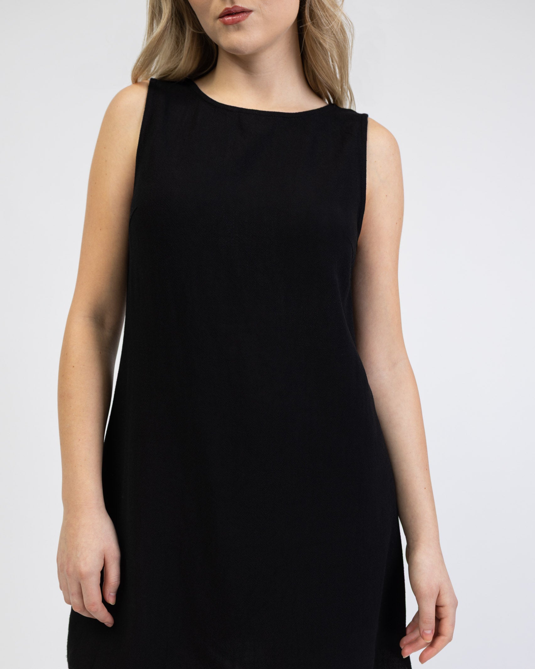 Rückenfreies Minikleid aus Leinen-Mix