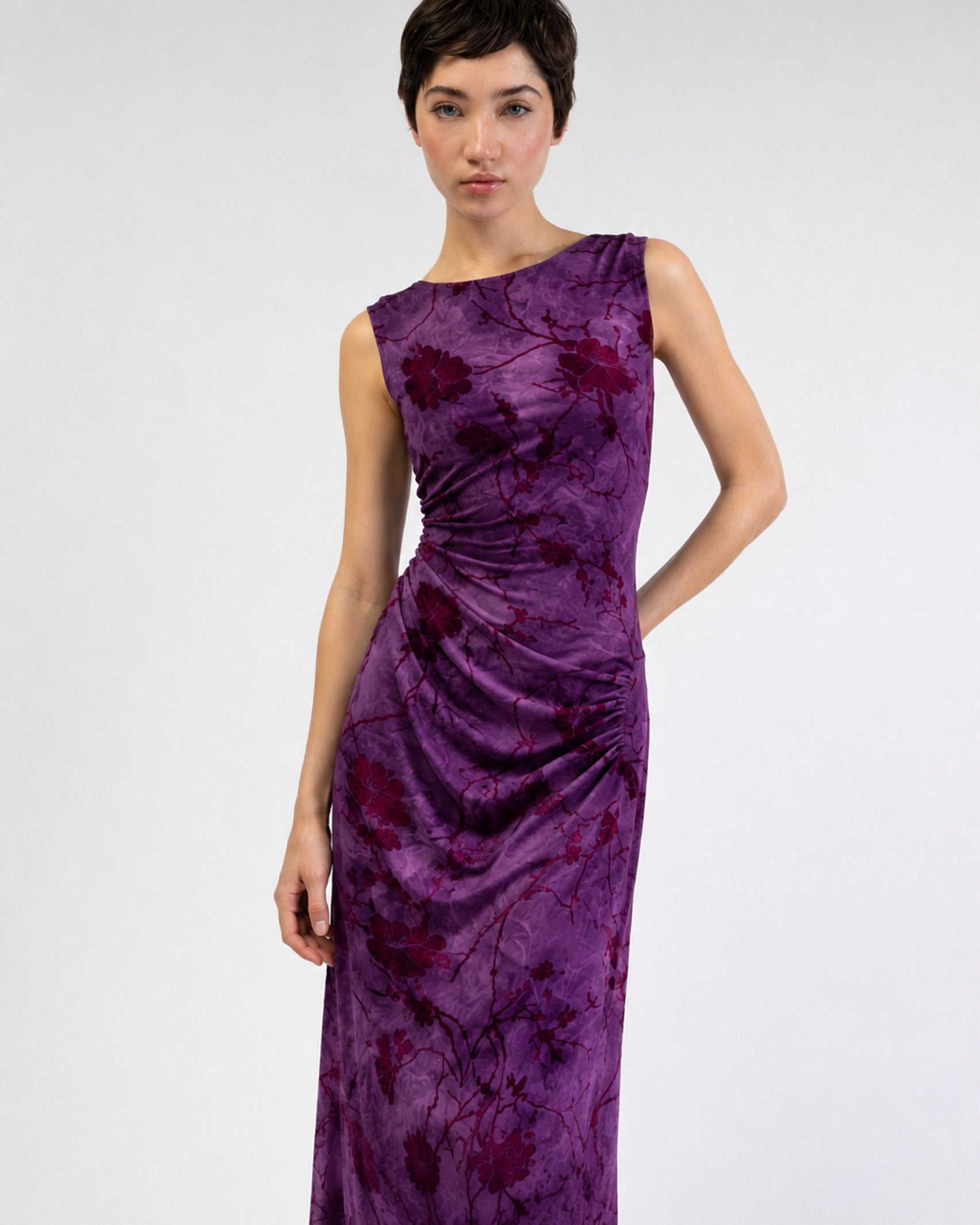 Gerafftes Kleid mit Blumenprint aus Samt