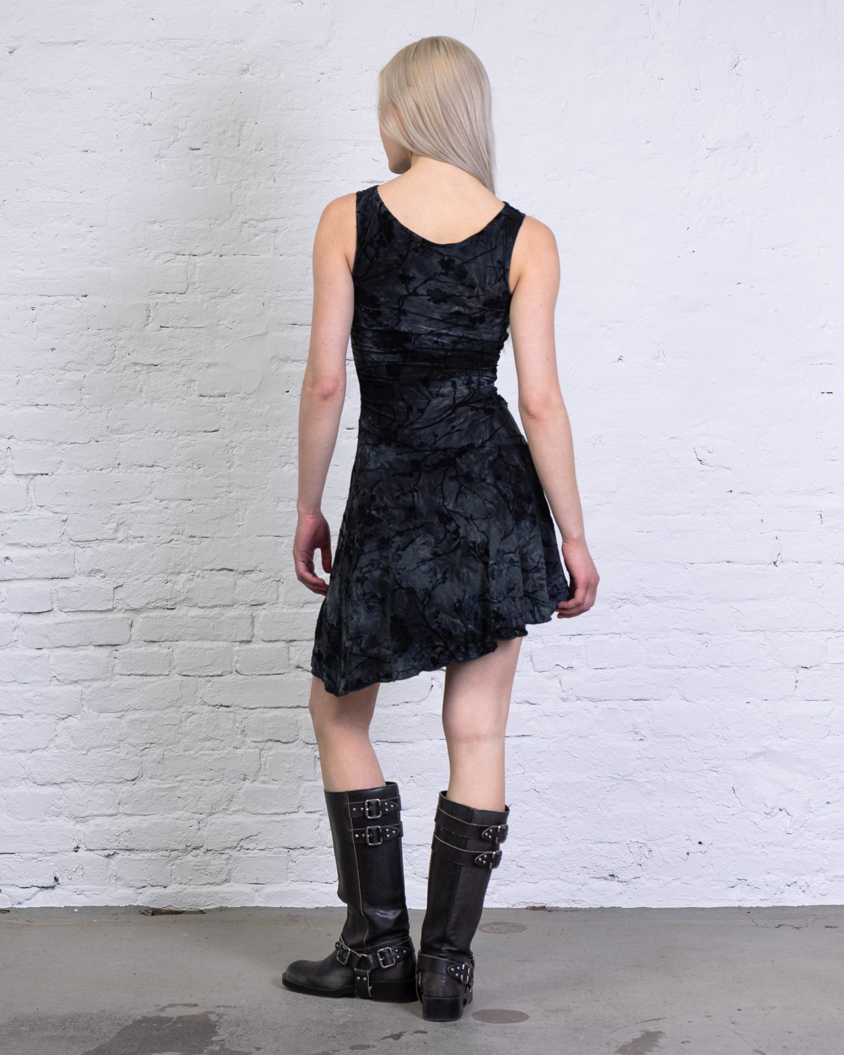 Minikleid mit Blumenprint aus Samt