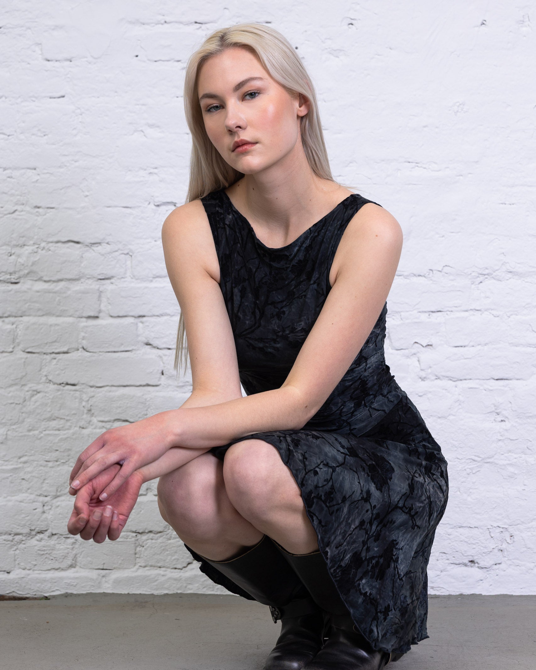 Minikleid mit Blumenprint aus Samt