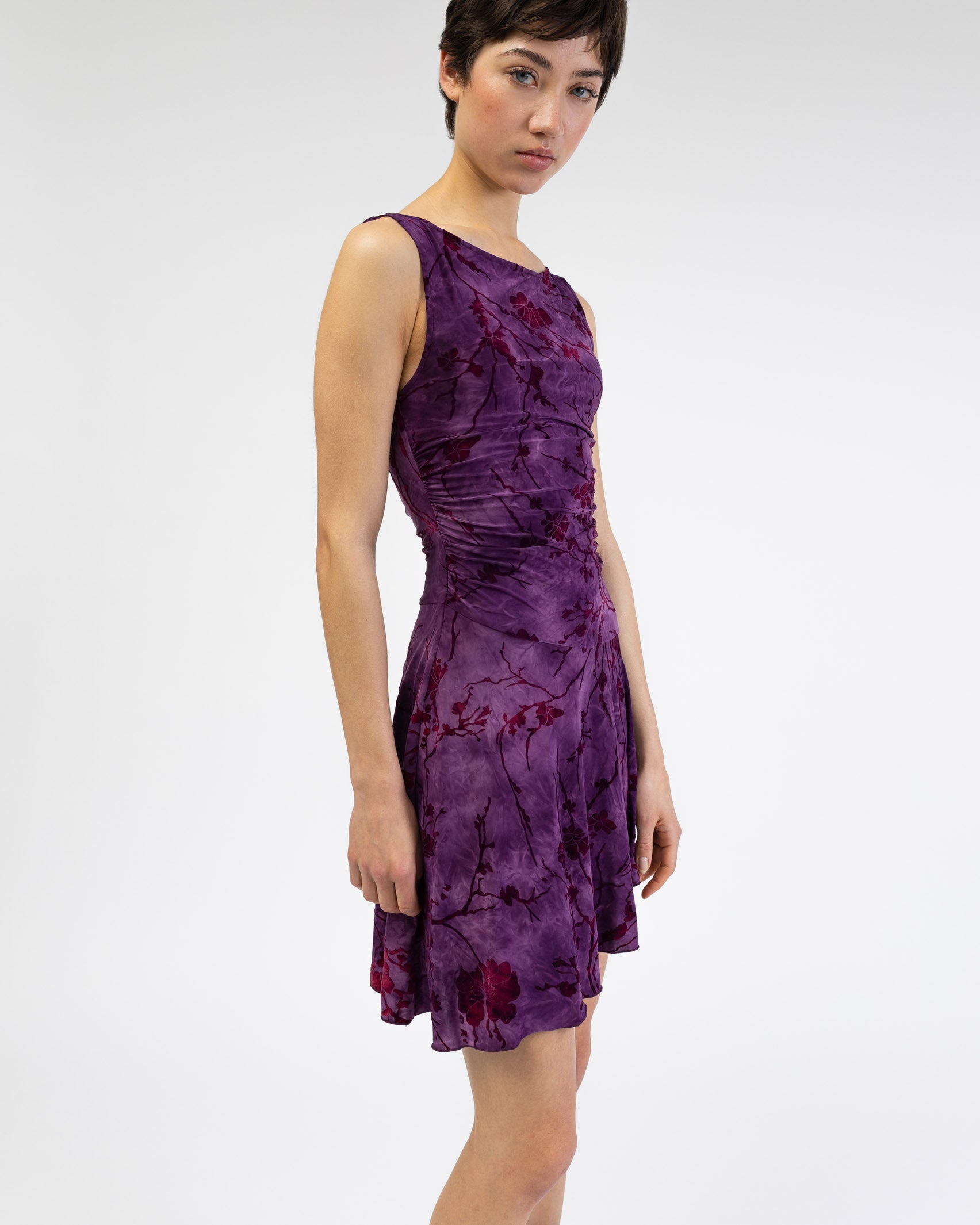 Minikleid mit Blumenprint aus Samt