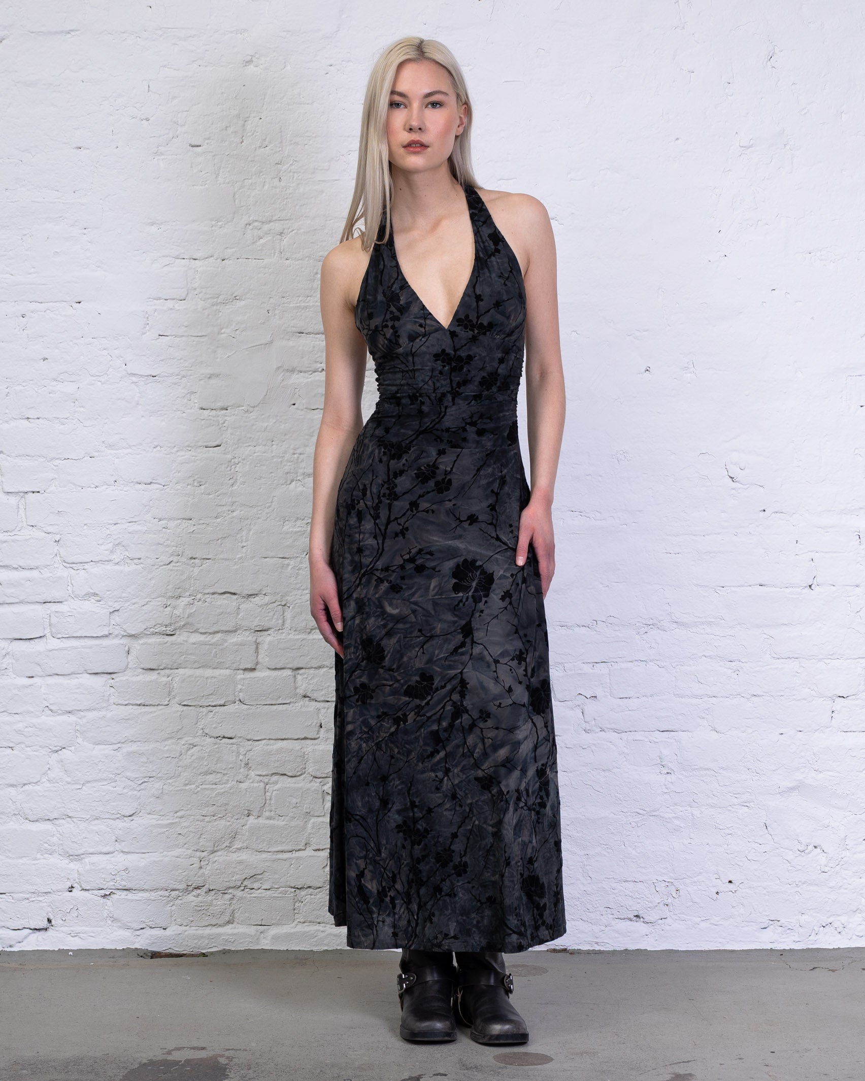 Neckholderkleid mit Blumenprint aus Samt