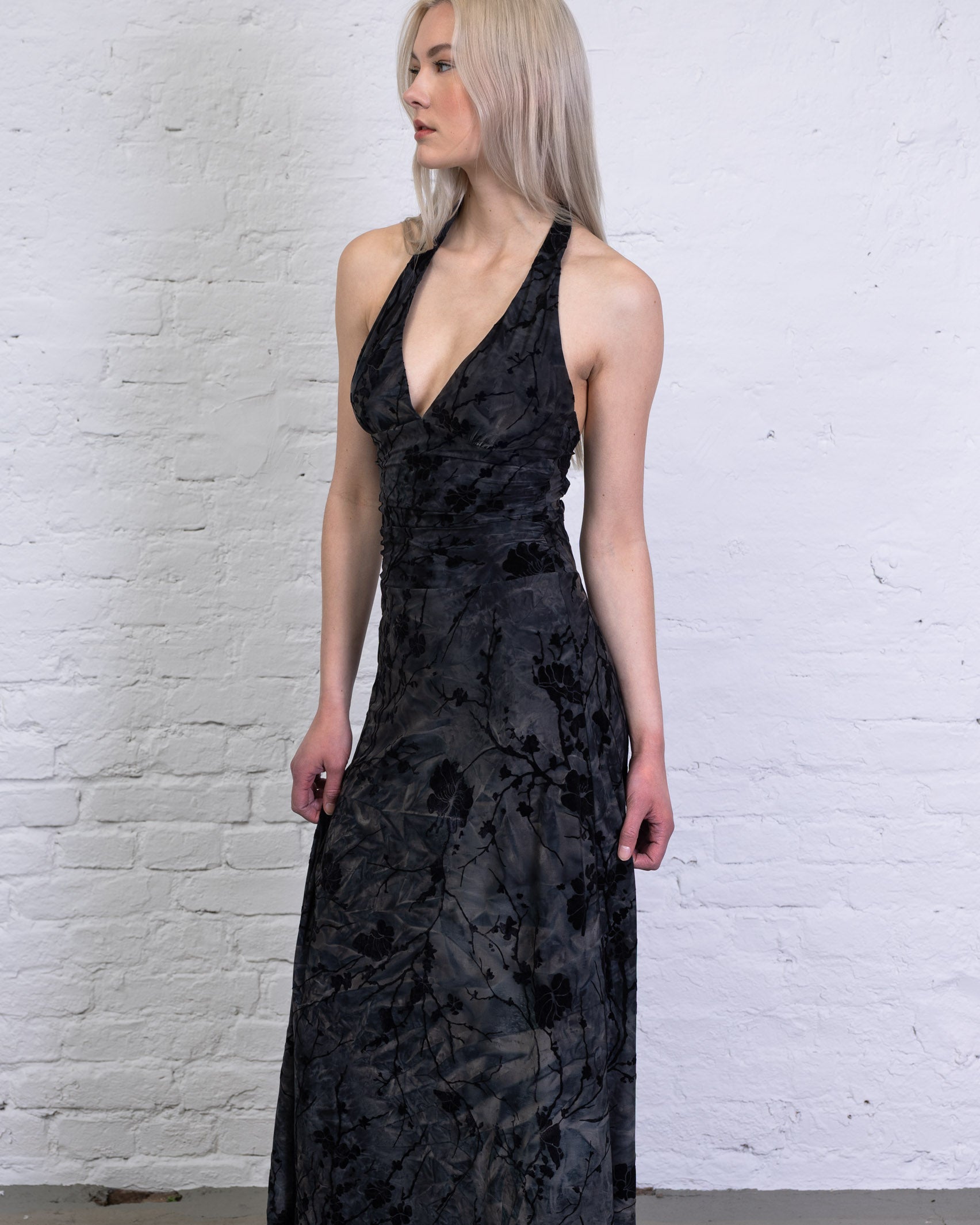 Neckholderkleid mit Blumenprint aus Samt