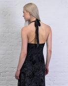Neckholderkleid mit Blumenprint aus Samt