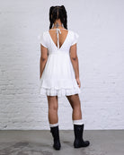 Verspieltes Minikleid mit Rüschen
