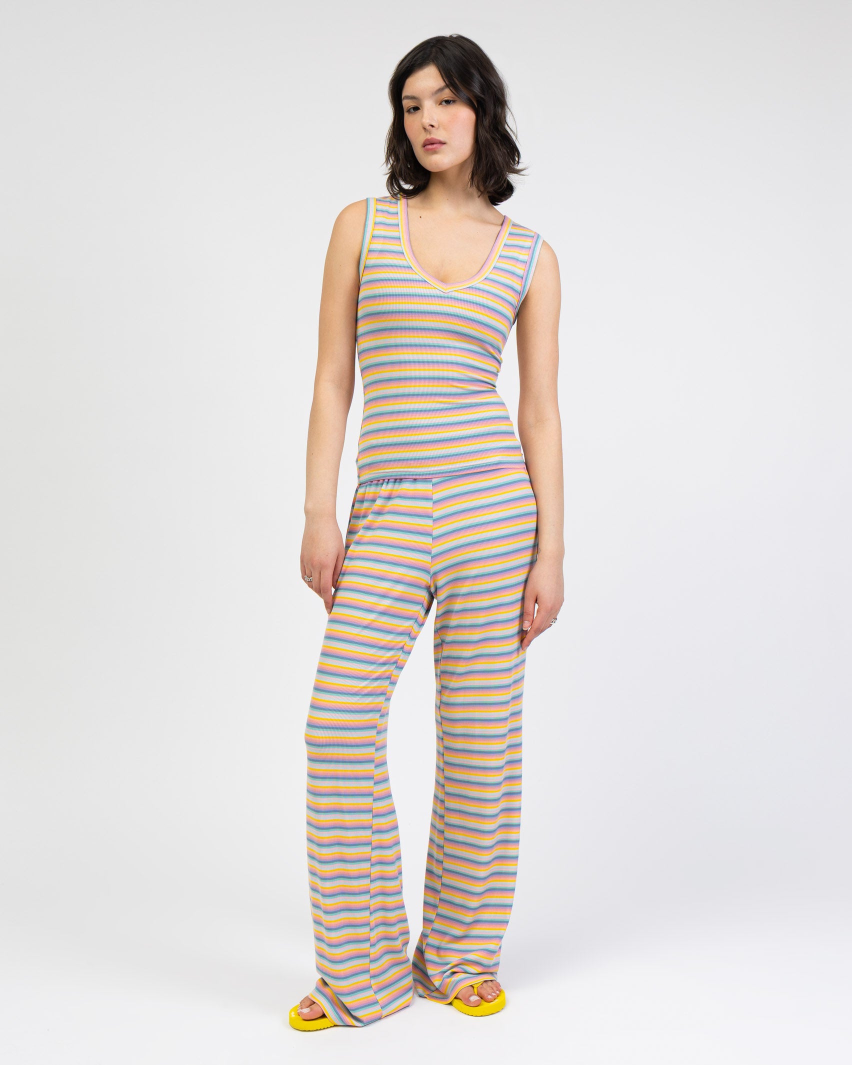 Hose in Regenbogenfarben