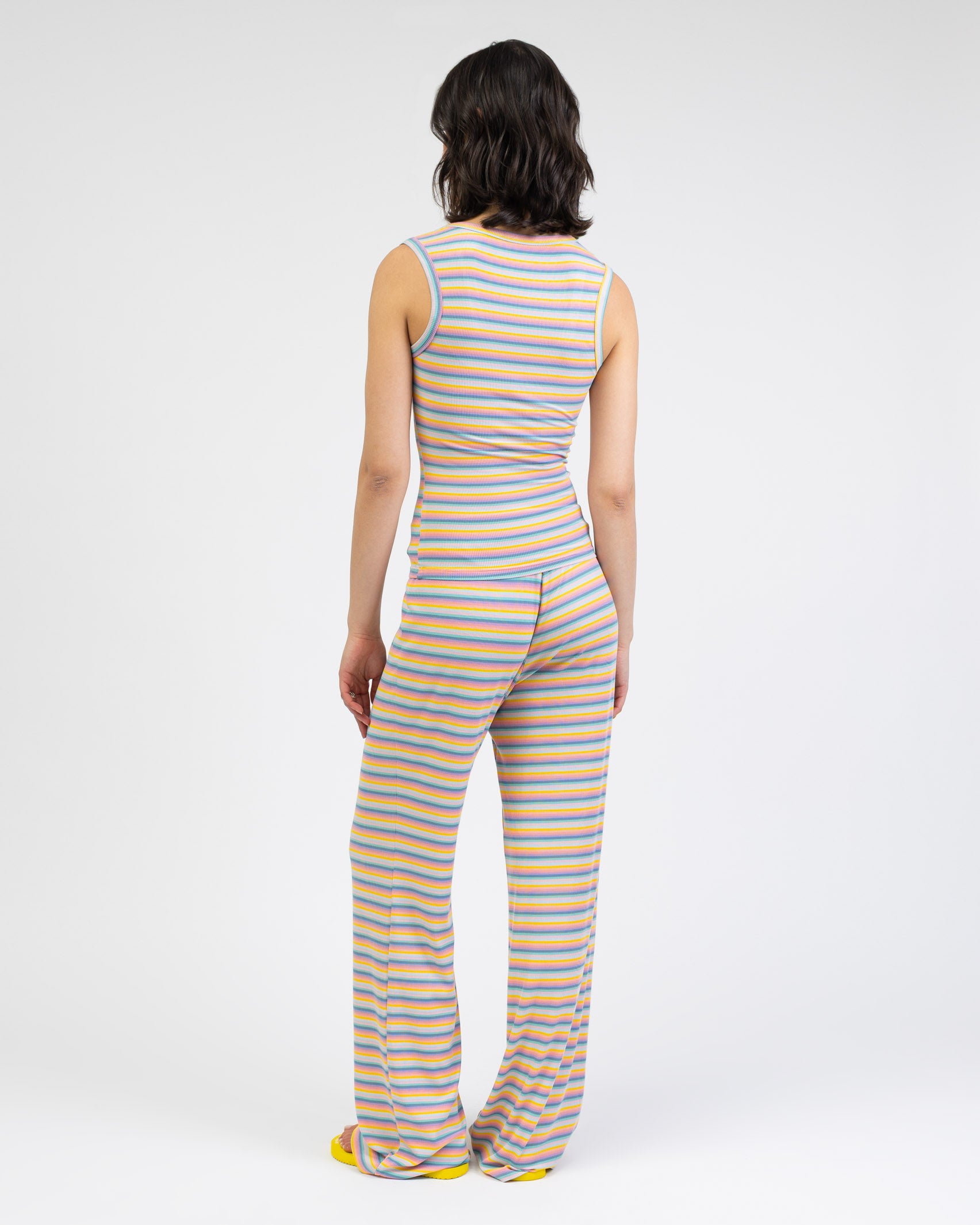 Hose in Regenbogenfarben