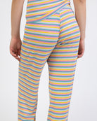 Hose in Regenbogenfarben