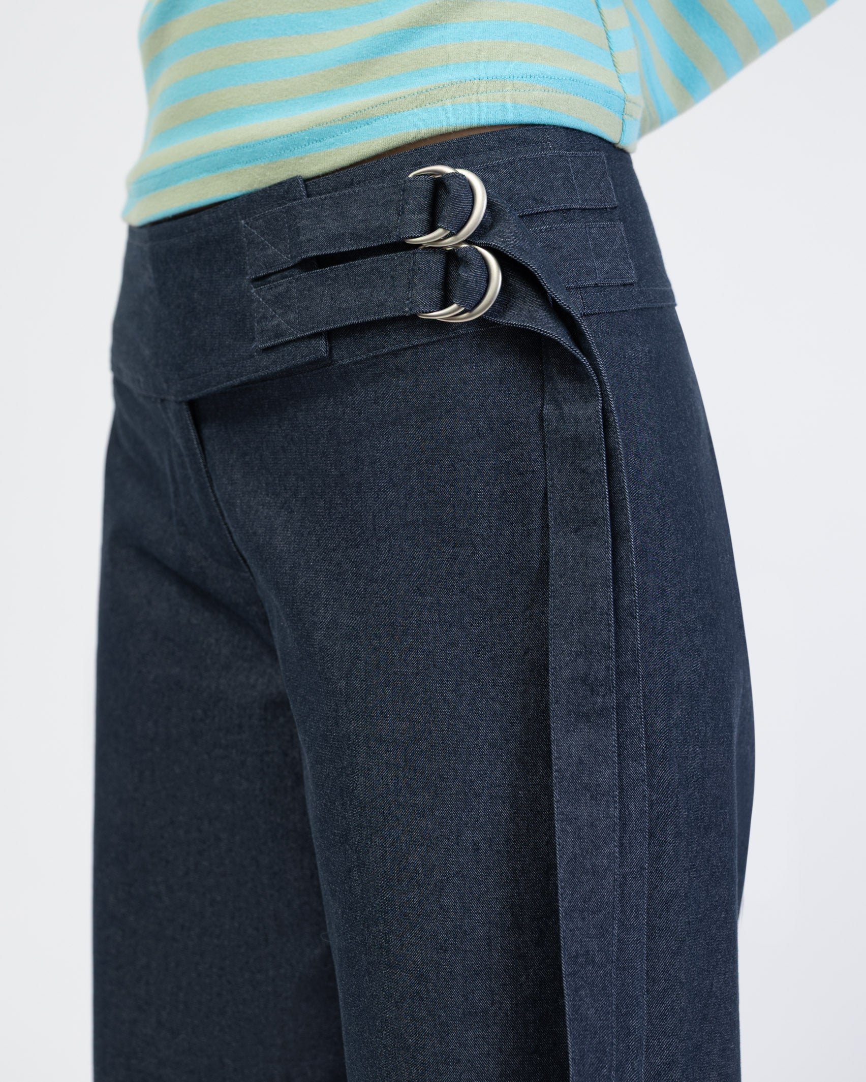 Raw Denim Jeans in Wickeloptik