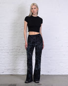 Hose mit Blumenprint aus Samt